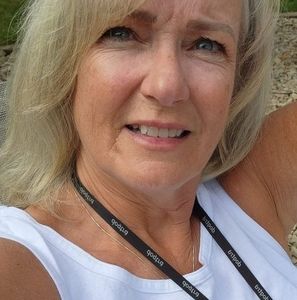 Meet your Posher, Lorie